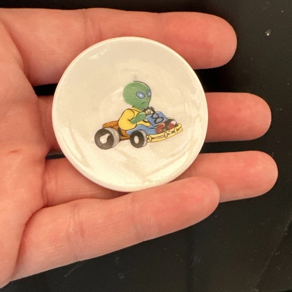 Miniature Alien Lady Skating‎ Go Cart Driving Plate Mini Alien Doll House Alien